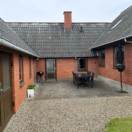 Ferienhaus Spacious Near The