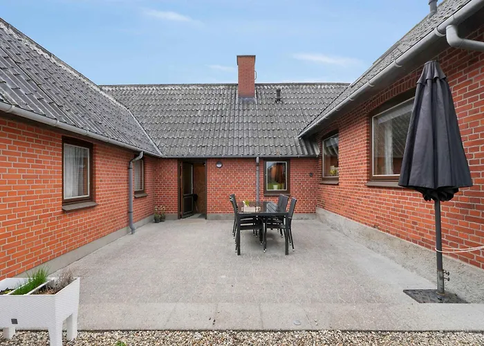 Spacious Near The Feriehus